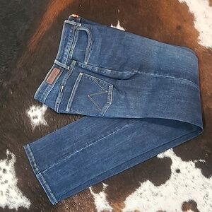 Women's Wrangler High Rise Bold Boot 4x34L Jeans Dark Wash.